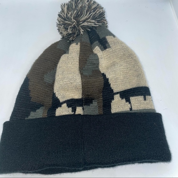 Cali Beanie - Picture 3 of 6